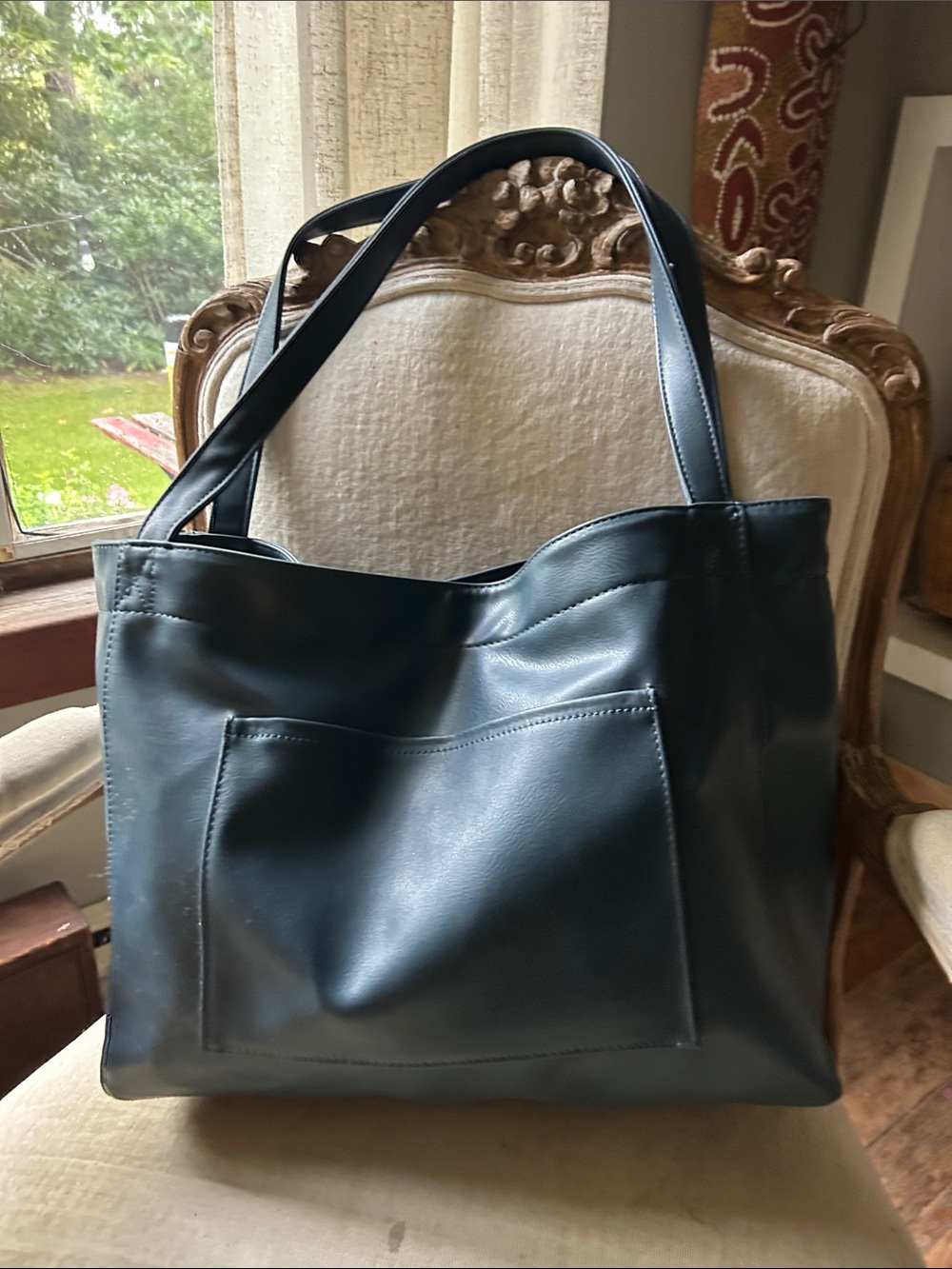 Soft leather tote in navy